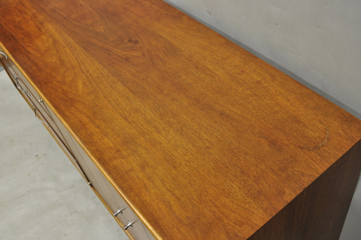 Vintage Lane Acclaim Mid Century Modern Walnut Dovetail Buffet Credenza Cabinet