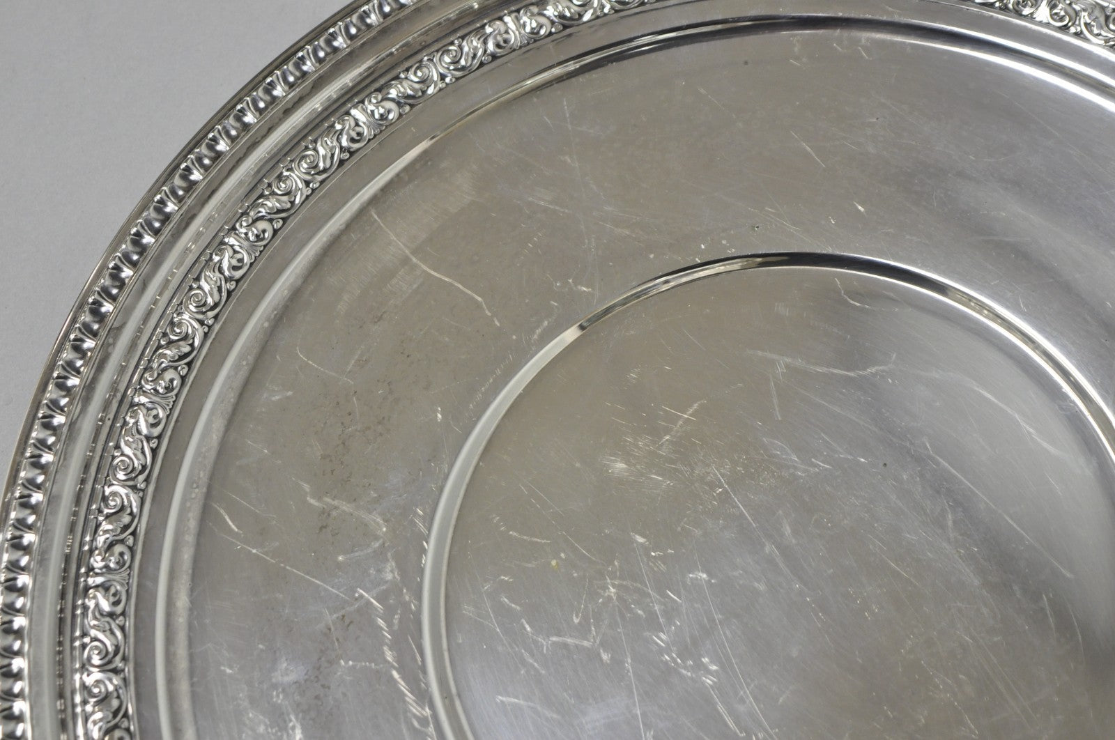 Vintage Reed & Barton 1241 Round Victorian Silver Plated Serving Platter Tray