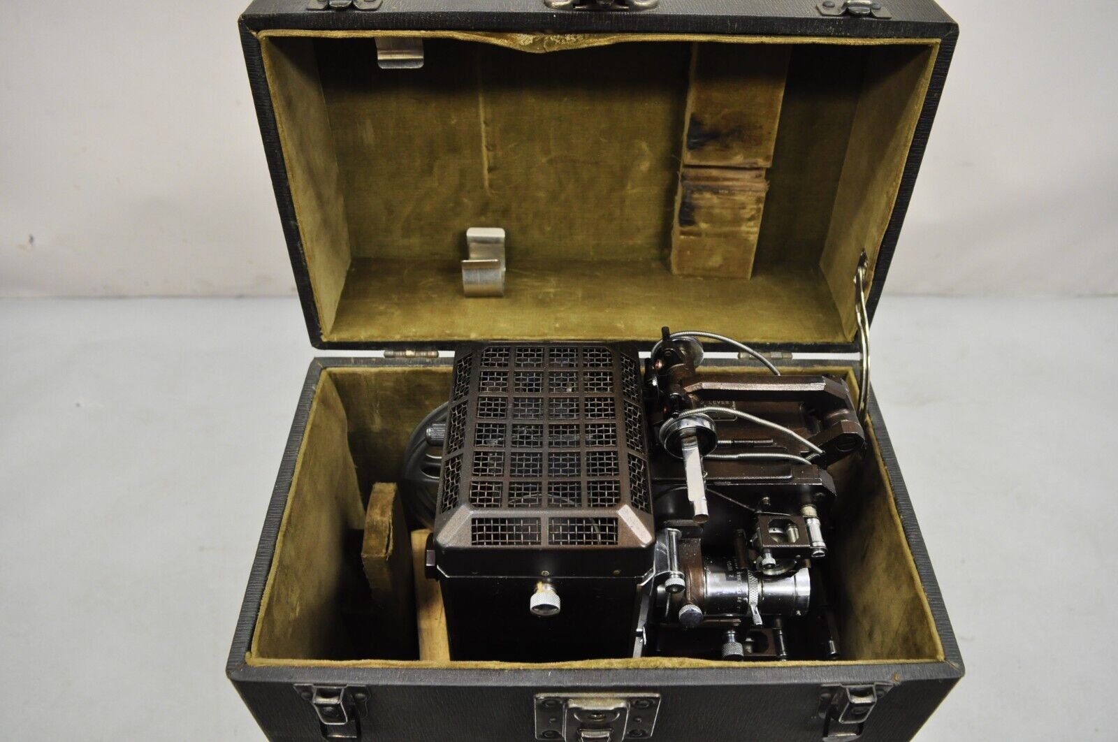 Vintage Eastman Kodak Kodascope Model K-75 Art Deco Movie Projector in Case
