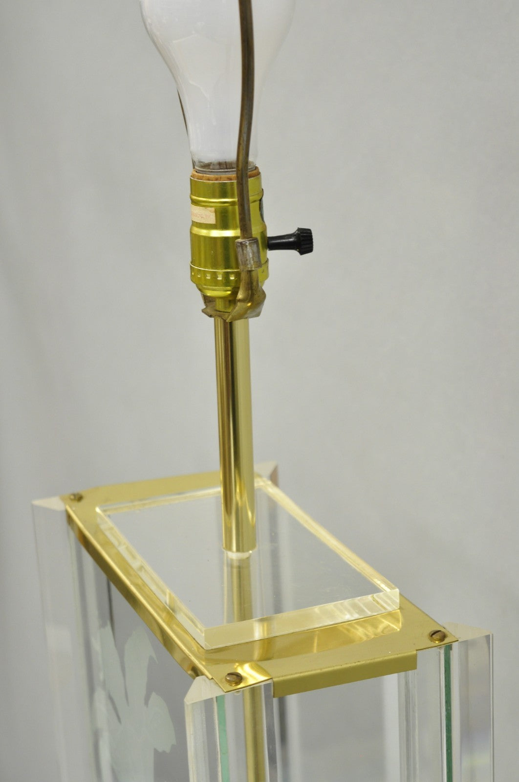 Vintage 1980s Fredrick Ramond Etched Lily Design Lucite Glass & Brass Table Lamp