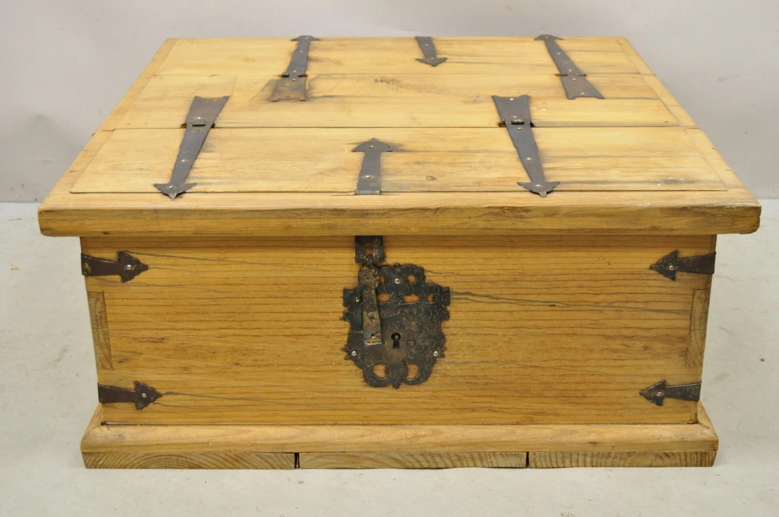Farmhouse Renaissance Style Mexican Double Lid Wooden Coffee Table Storage Trunk