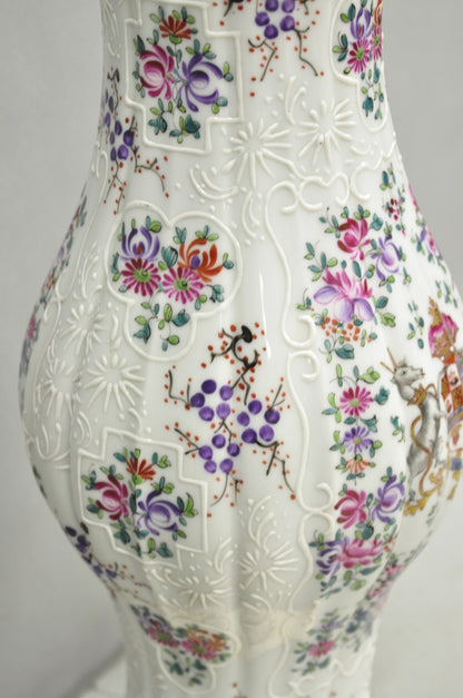 English Victorian Armorial Porcelain Hand Painted Chinese Export Table Lamp