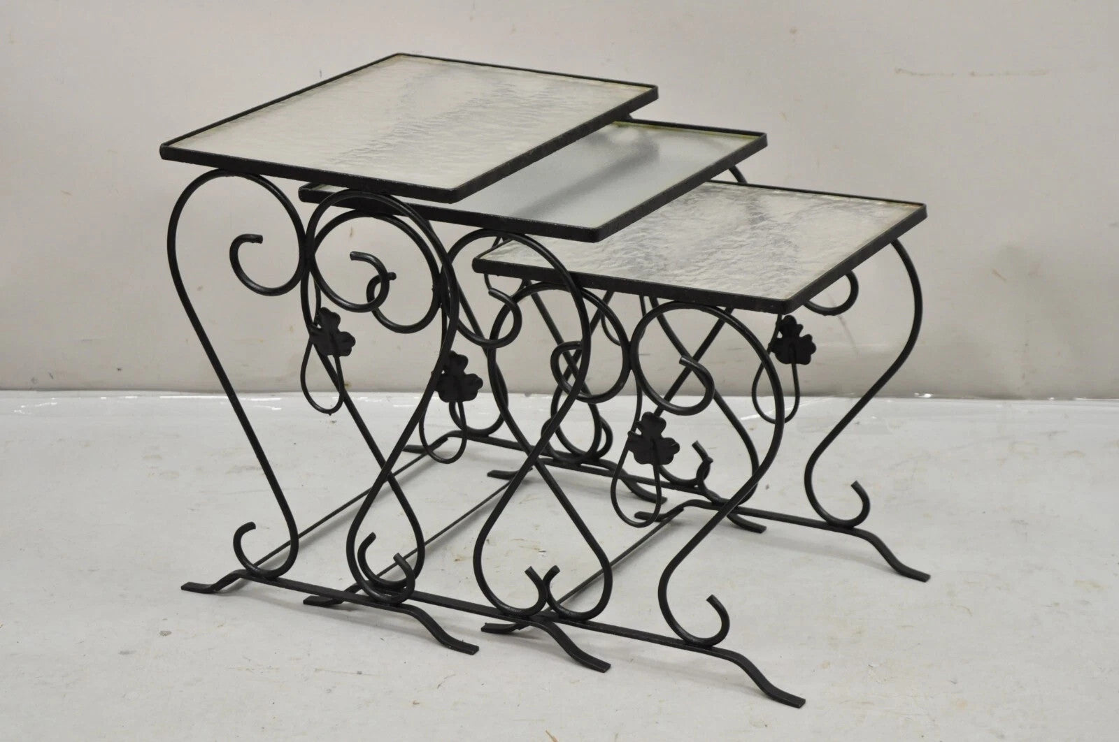 Vintage Salterini Wrought Iron Maple Leaf Garden Nesting Side Tables - Set of 3