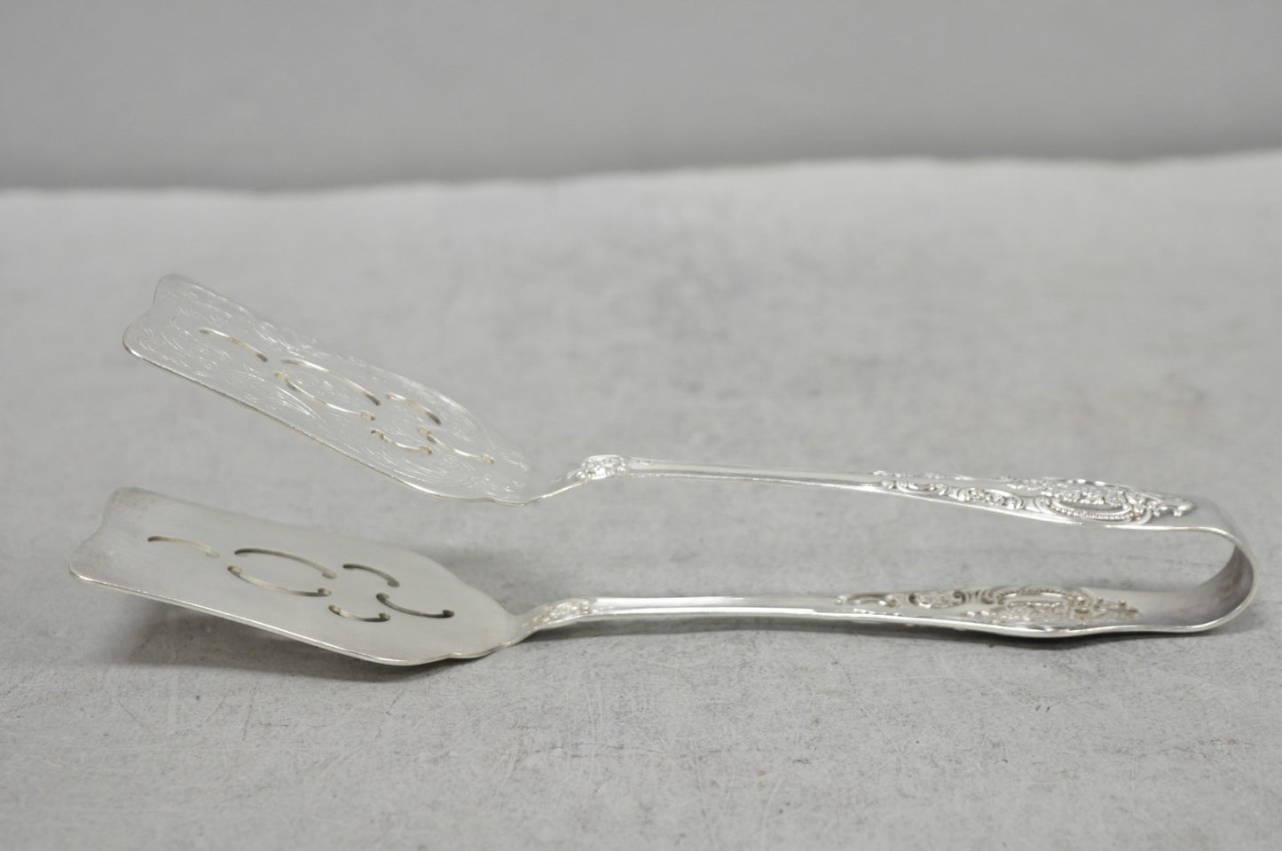Vintage Wallace Baroque Silver Plated Pastry Sandwich Asparagus Vegetable Tongs