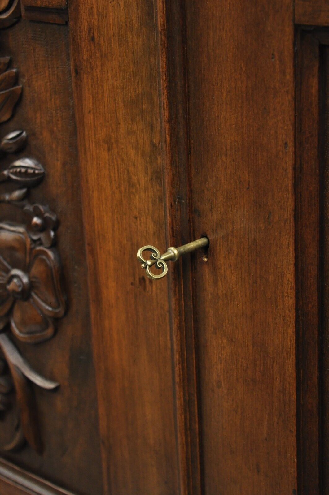 Antique French Renaissance Flower Carved Walnut China Cabinet Radio Bar Cabinet