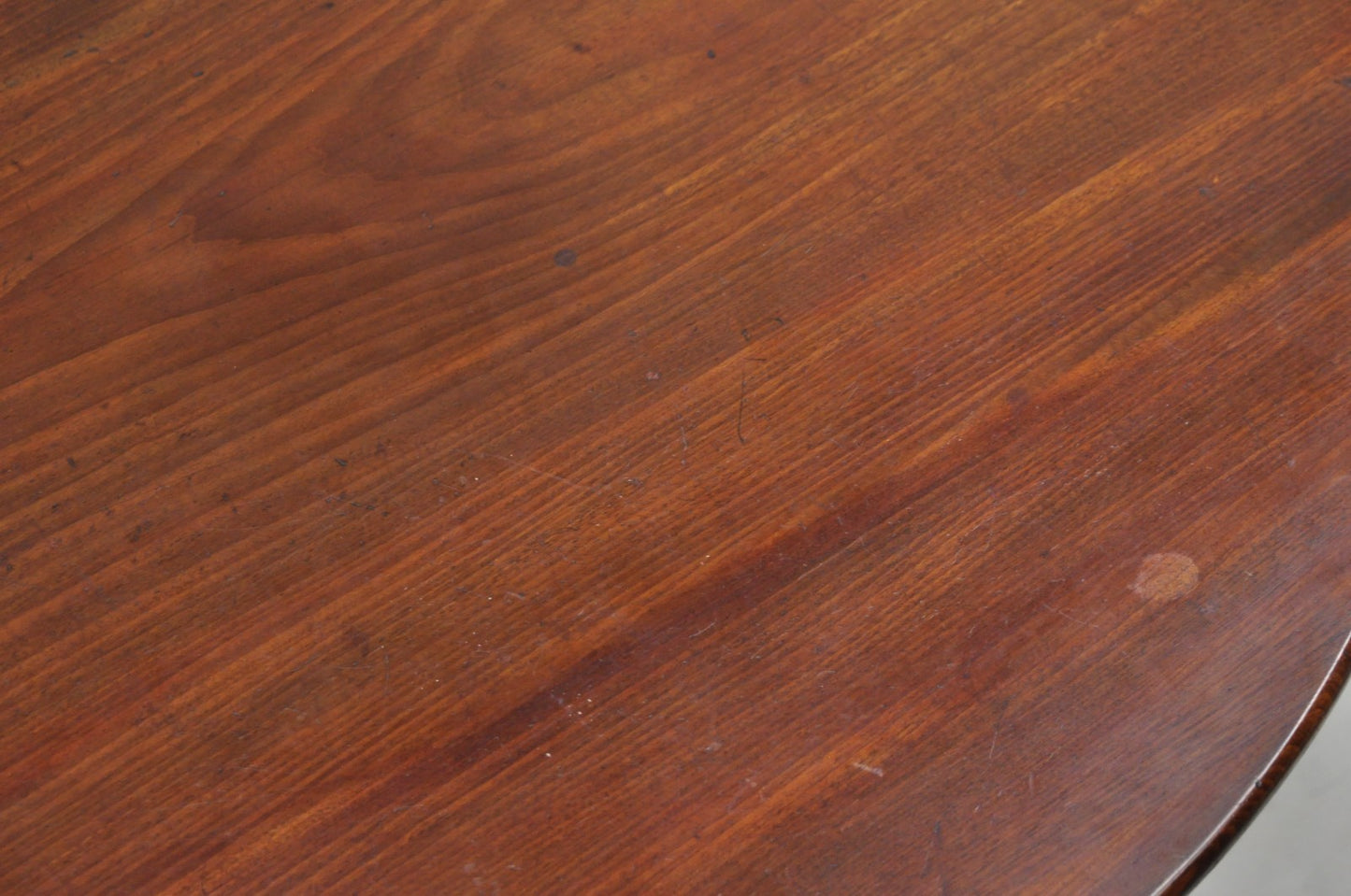 Antique English George III Queen Anne Style Mahogany Tilt Top Round Tea Table