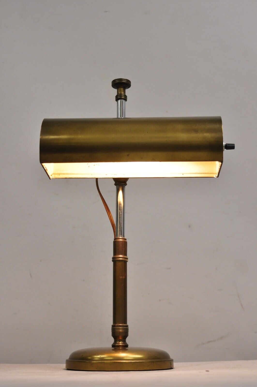 Vintage Mid Century Modern Burnished Brass Pivoting Bankers Desk Table Lamp