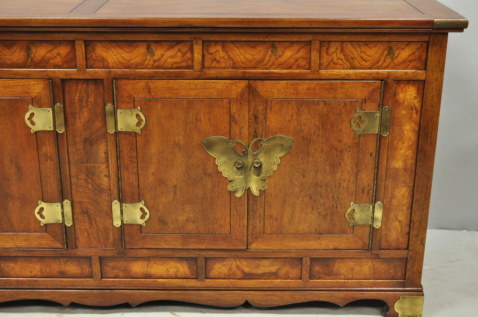 Vintage Henredon Chinoiserie Brass Butterfly Burl Wood Credenza Cabinet Buffet