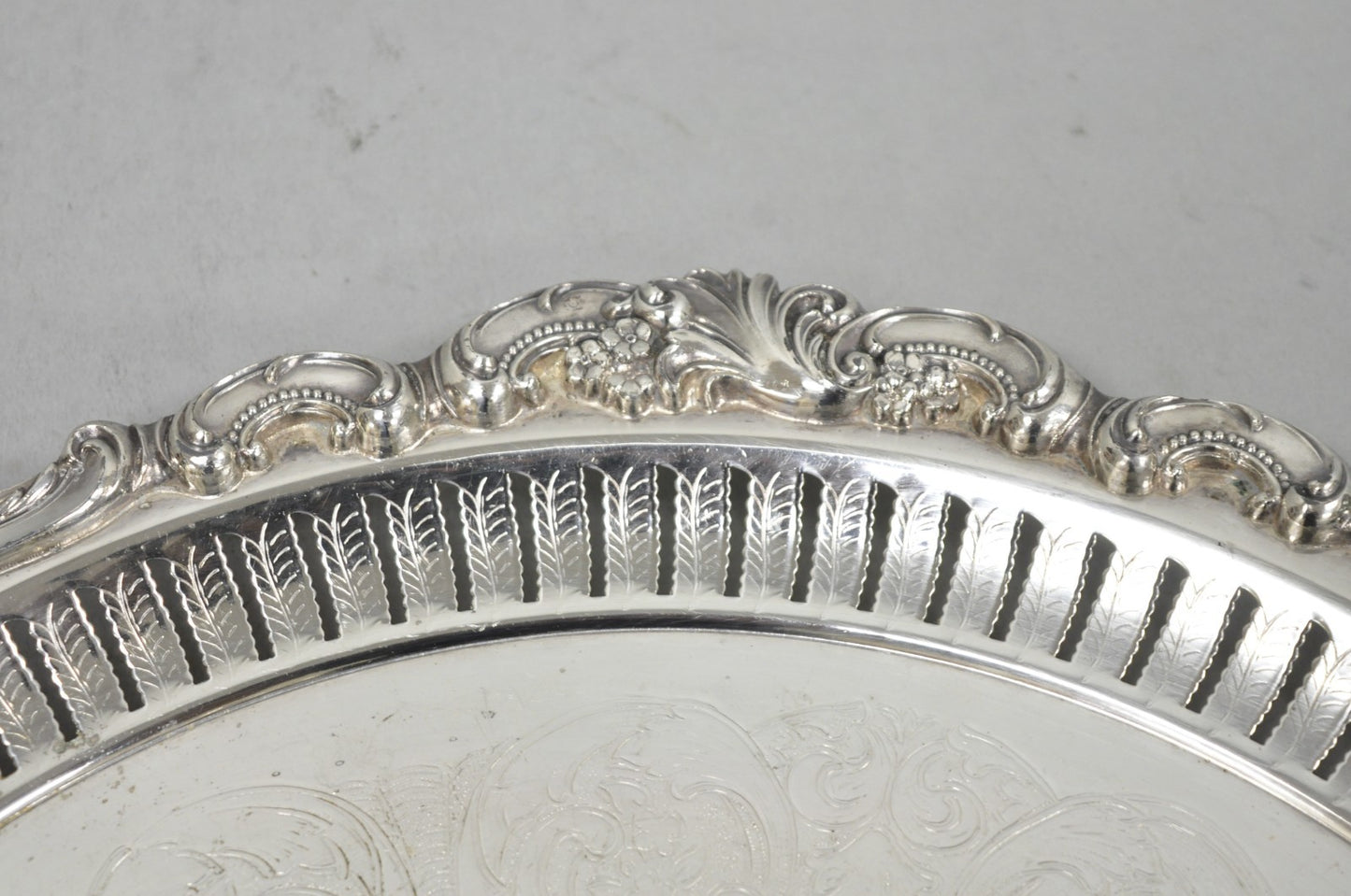 Vintage Baroque by Wallace Silver Plated Round Footed Serving Platter Bar Tray