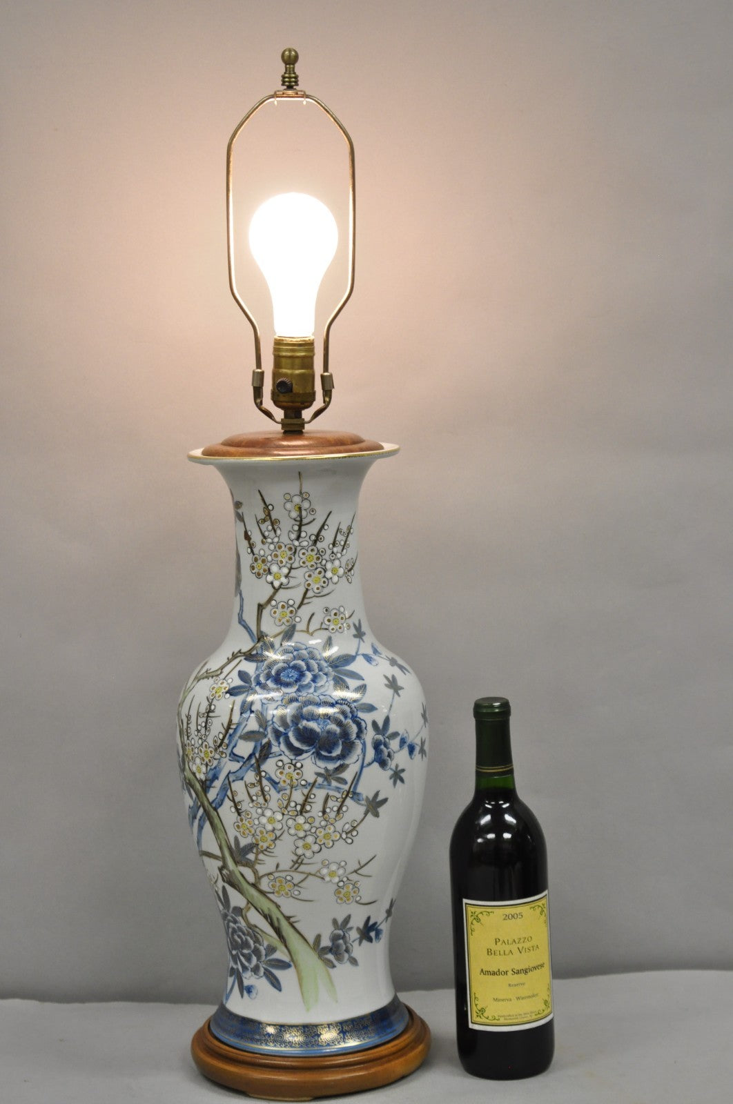 Vintage Chinoiserie Chinese Blue Flower Porcelain Jardiniere Vase Table Lamp