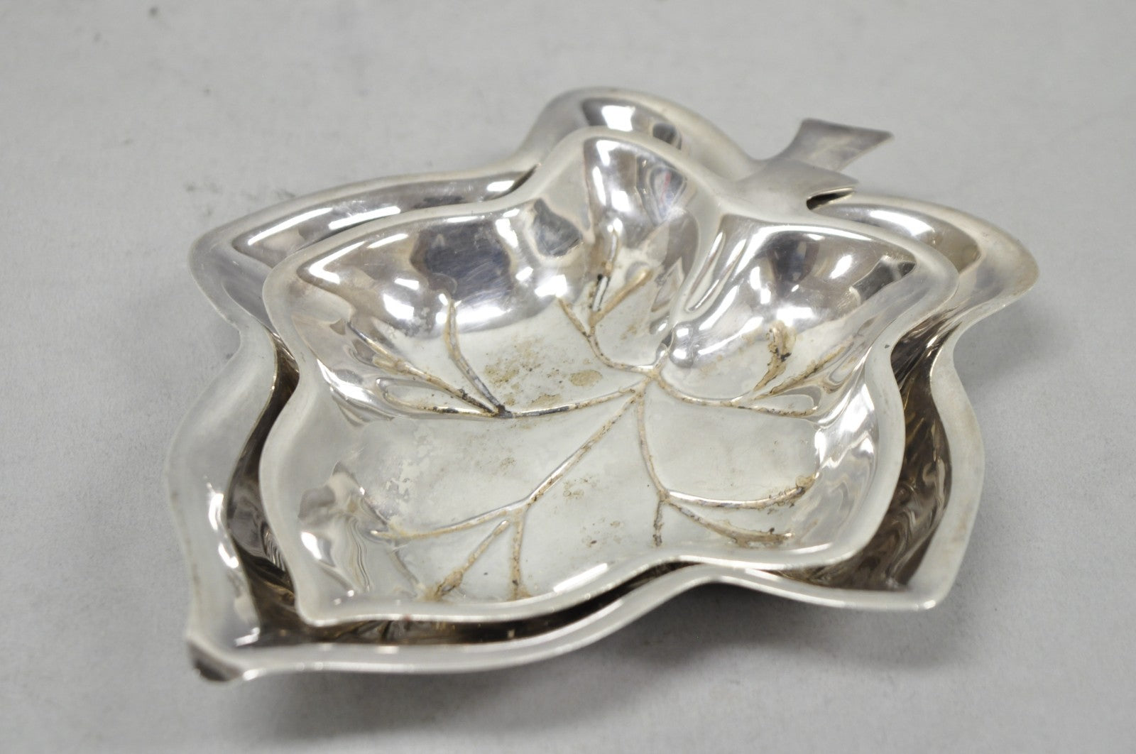 Vintage Canterbury Silver Plated Miniature Leaf Shaped Trinkets Dish Set of 2