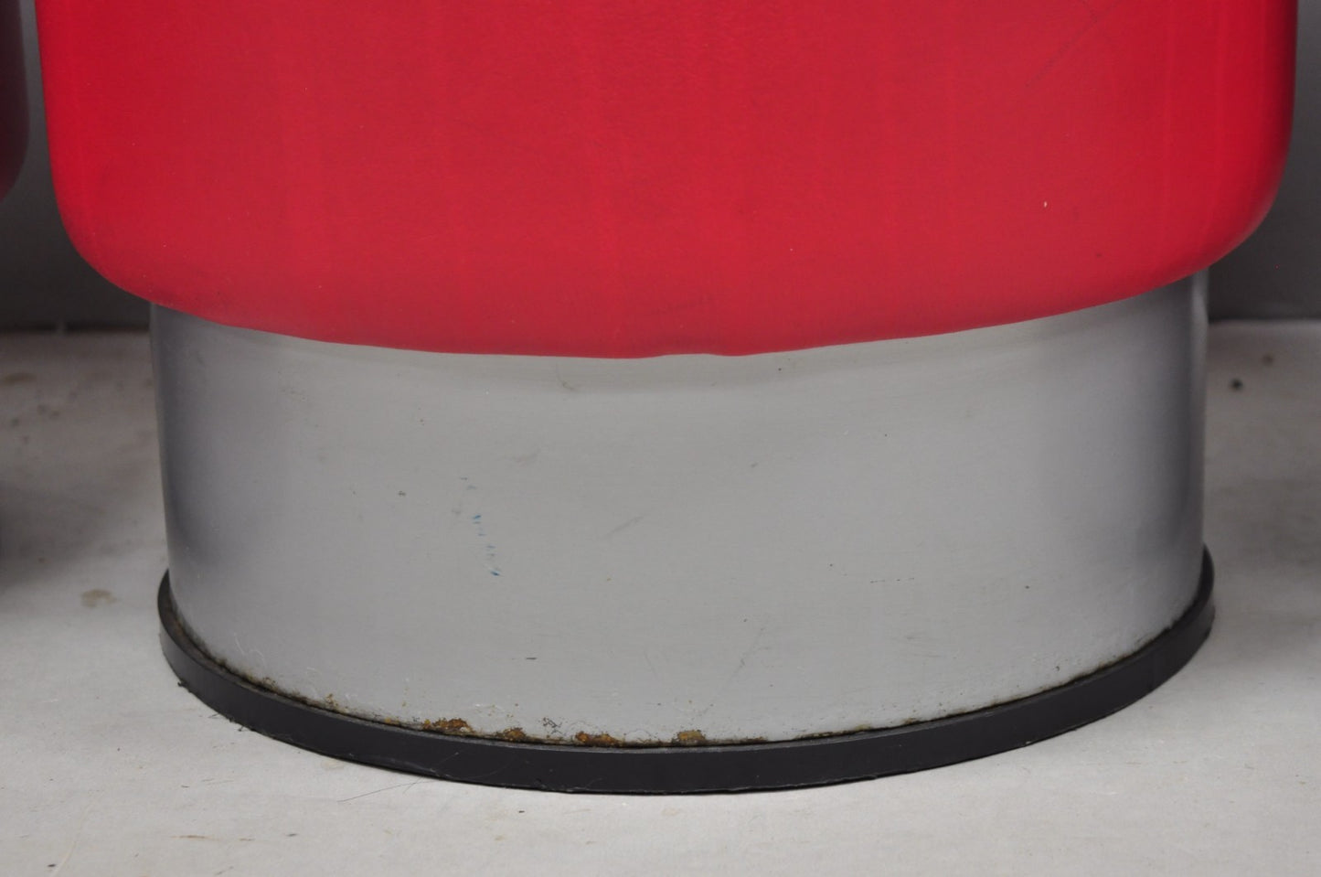 Contemporary Modern Red Vinyl Round 18" Restaurant Style Stool Seat - Set of 4