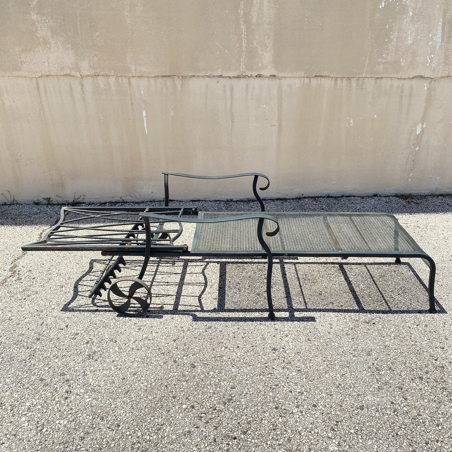 Woodard Style Wrought Iron Green Lattice Back Garden Patio Chaise Lounge Chair