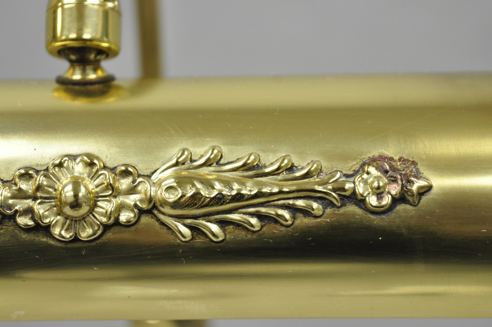 Vintage Victorian Style Brass Acanthus Scrolling Bankers Desk Table Lamp