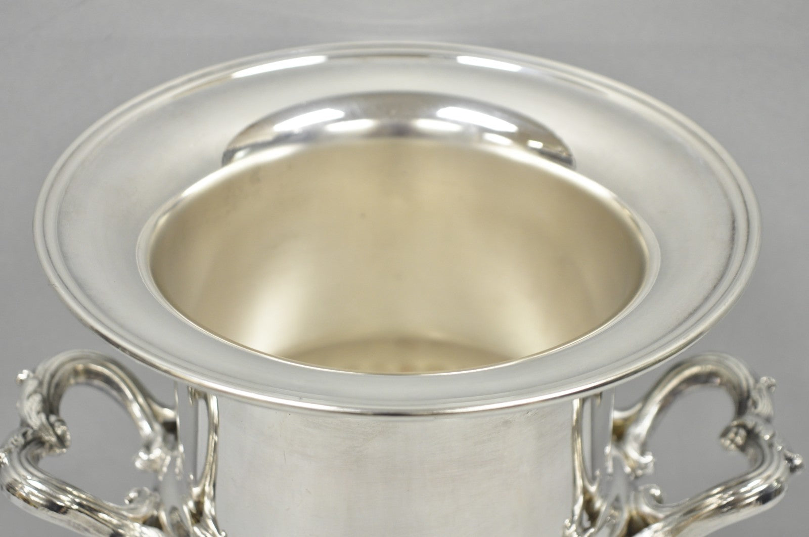 Vintage Regency Silver Plated Trophy Cup Urn Ribbed Champagne Chiller Ice Bucket