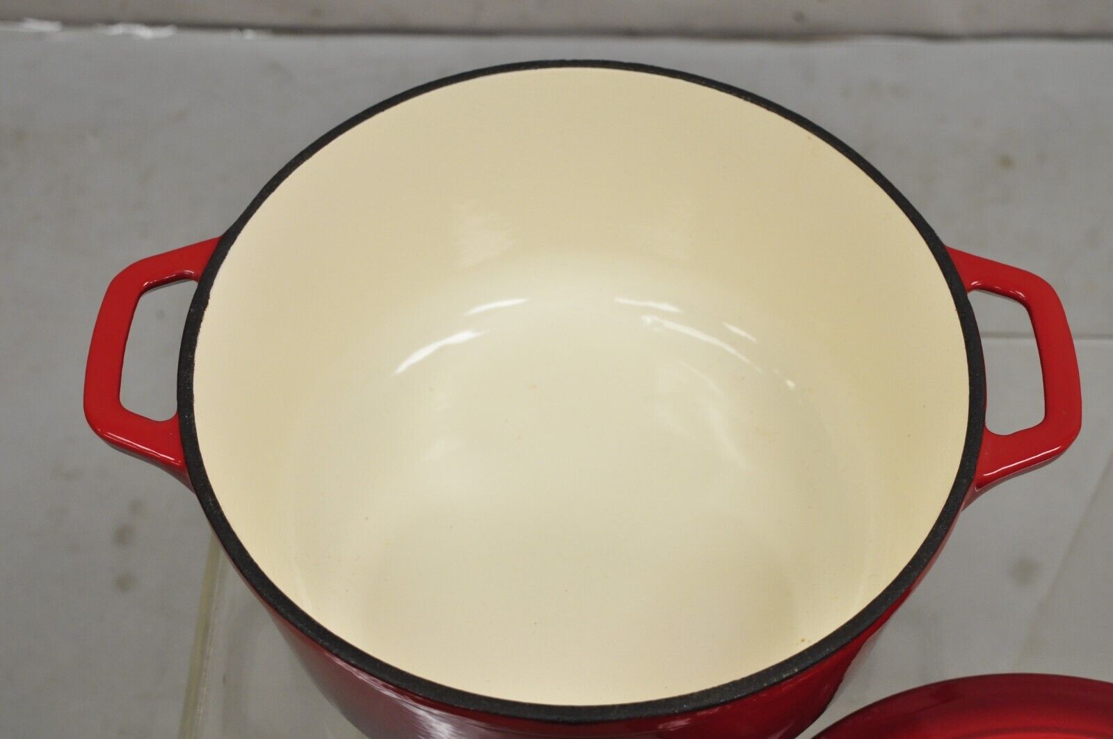 Crofton Red Lava Enamel Cast Iron Lidded Dutch Oven Pot 6 Qt