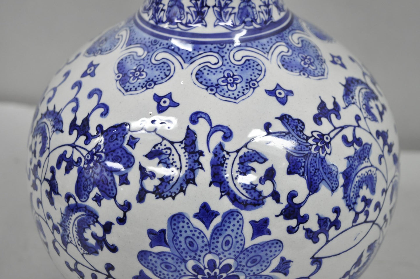 Decorator Chinoiserie Chinese Blue & Gray Porcelain 12" Bulbous Flower Vase