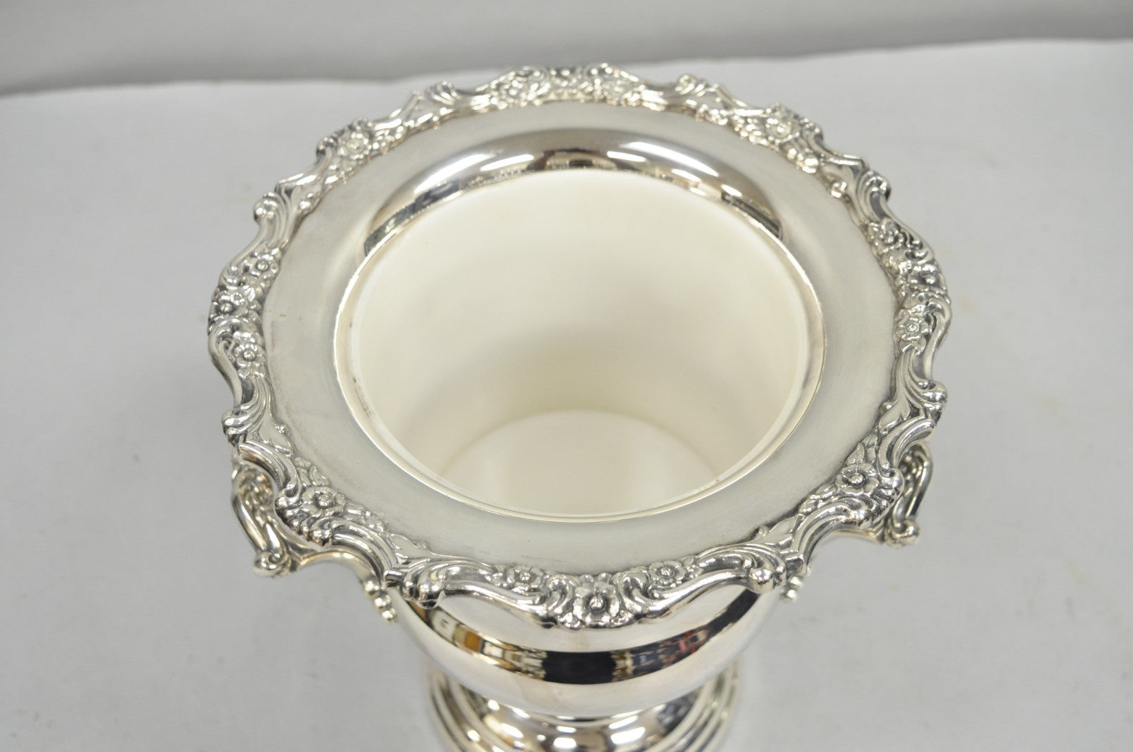 Vintage Oneida Silver Plated Trophy Cup Urn Champagne Wine Chiller Ice Bucket