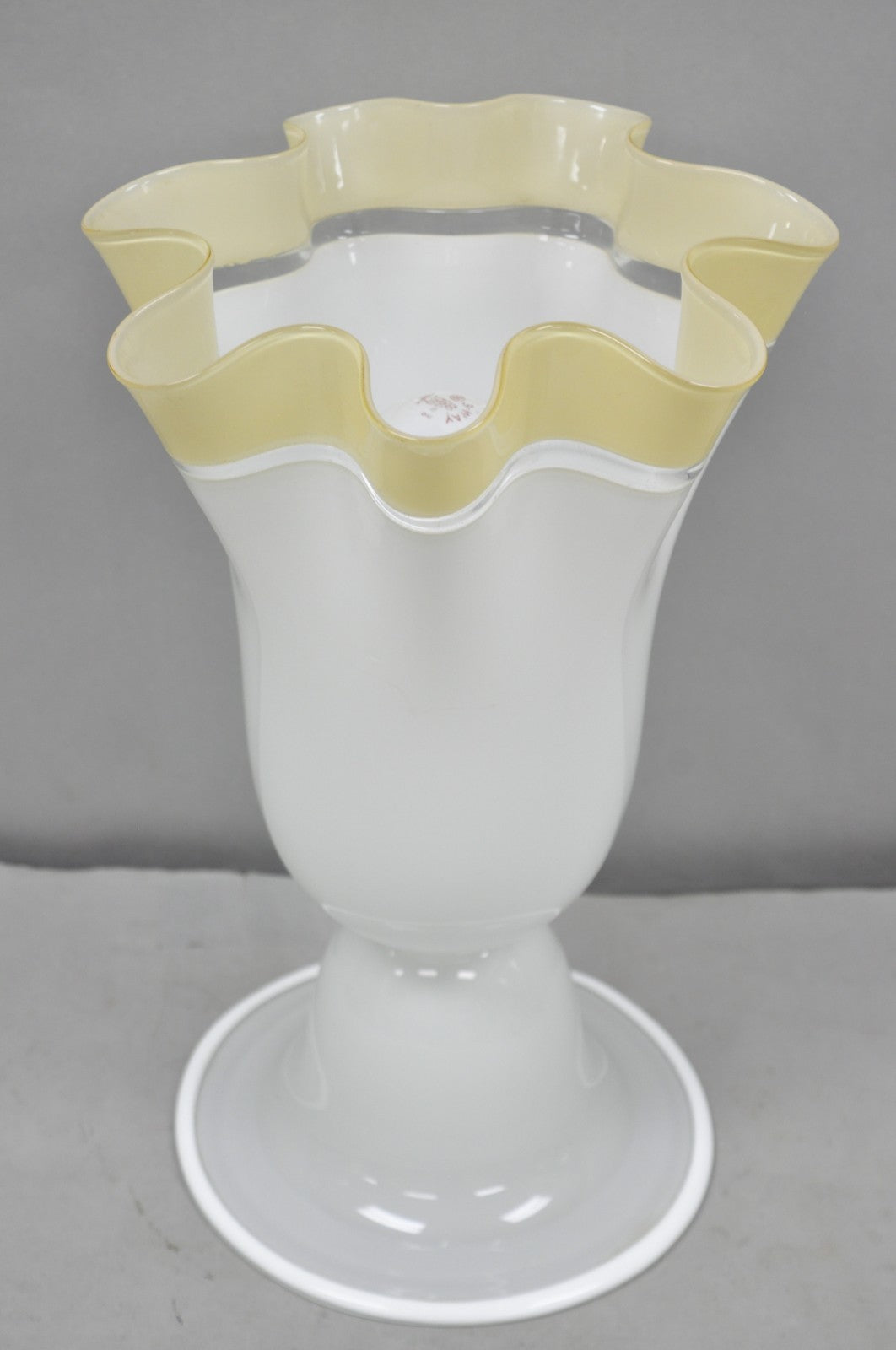 Vintage Italian Murano Mid Century Modern White Glass Handkerchief Table Lamp