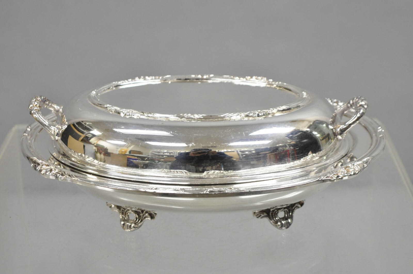 Vintage English Silver Mfg Silver Plated Covered Vegetable Serving Dish On Feet