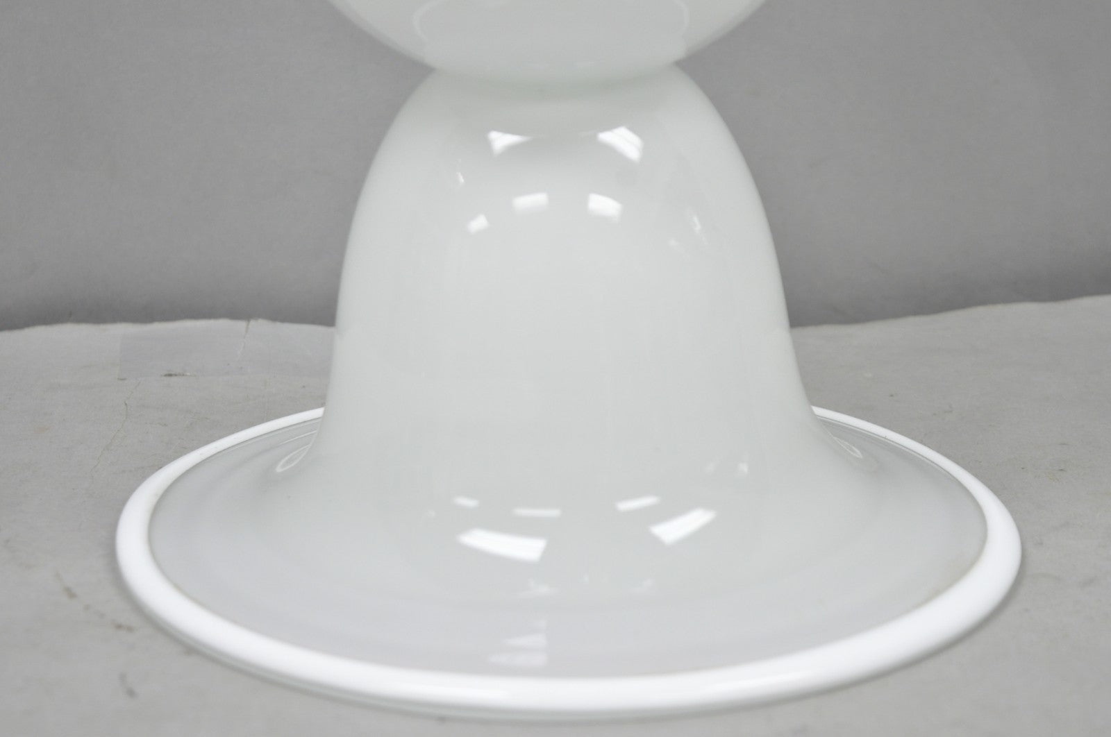 Vintage Italian Murano Mid Century Modern White Glass Handkerchief Table Lamp