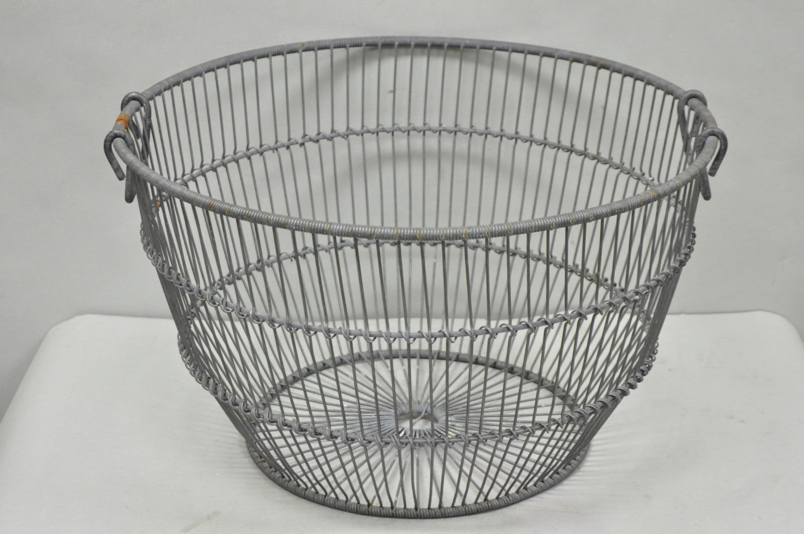 Vintage Industrial Modern Large 24" Metal Wire Oyster Clam Throw Blanket Basket