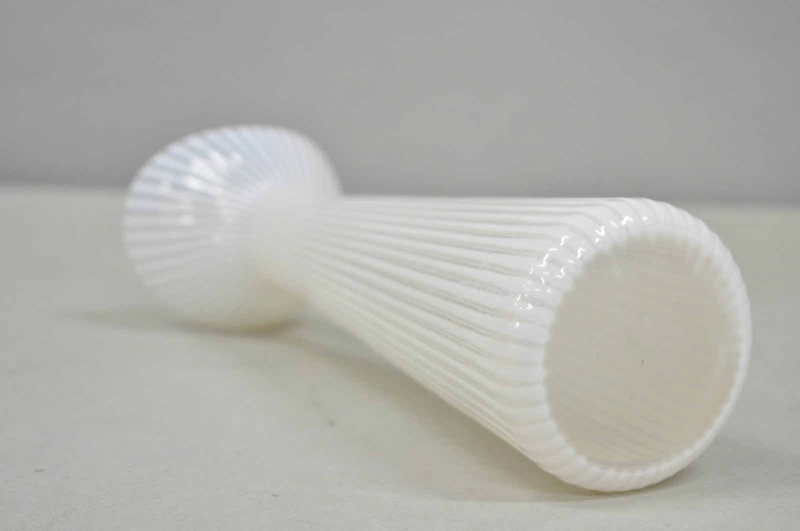 Vintage Uno Westerberg Spectra Pukeberg White Opalescent Glass Ribbed Vase