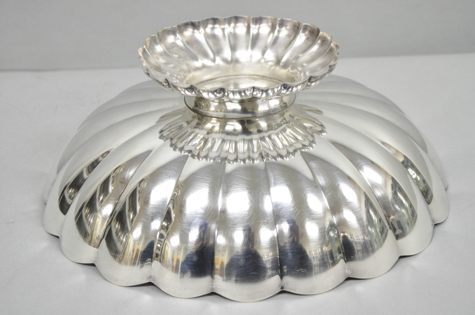 Vintage Reed & Barton Modern Silver Plated Oval Scalloped Pedestal Fruit Bowl