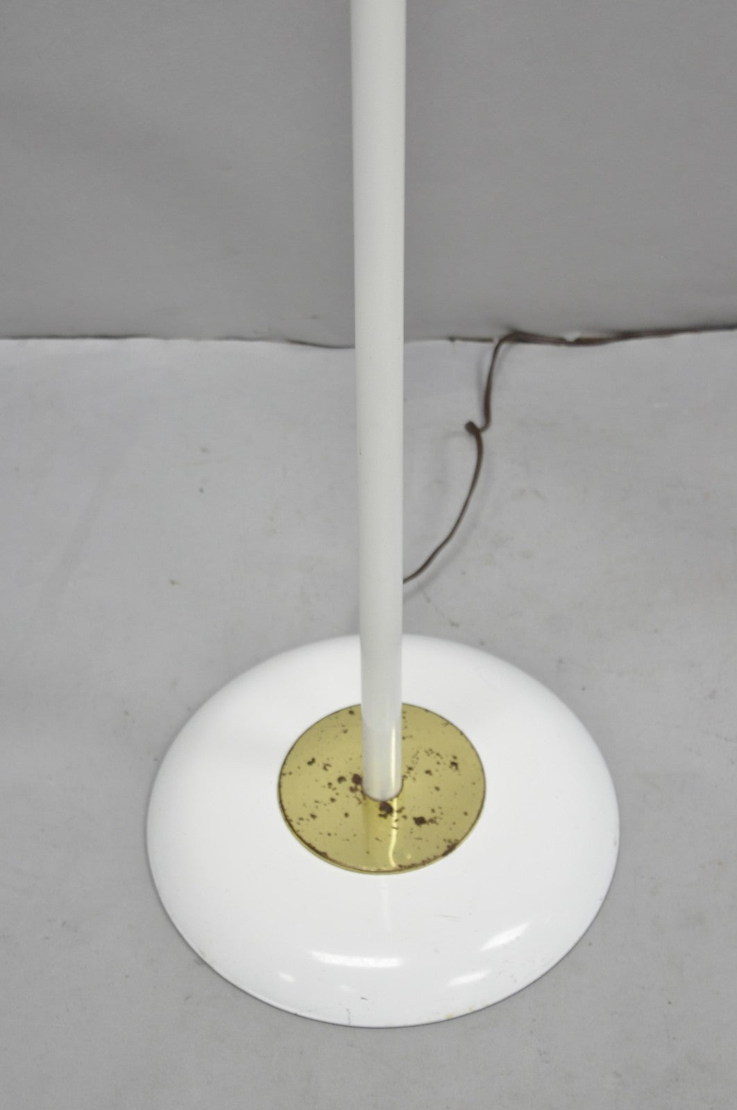 Gerald Thurston for Lightolier Mid Century Modern White Metal Pole Floor Lamp