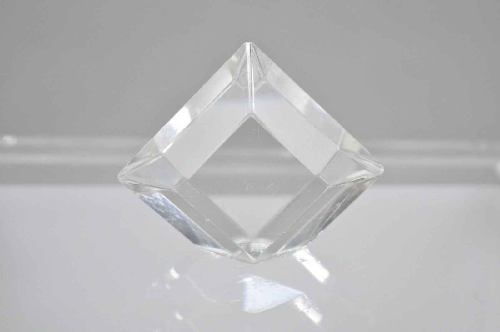 Vintage Mid Century Modern Clear Lucite Acrylic Diamond Handle Ice Bucket