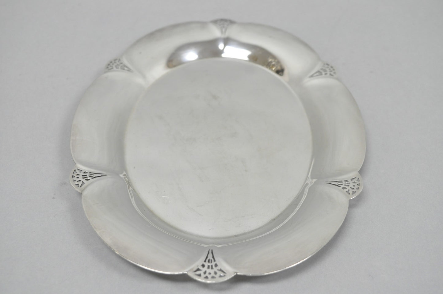 Vintage Art Deco WM Rogers 411 Silver Plated Small Oval Scalloped 11" Dish Tray