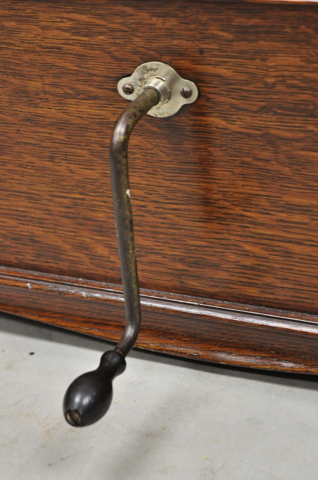 Victrola Victor Talking Machine Oak Case Record Player Model VV-IX-252347G