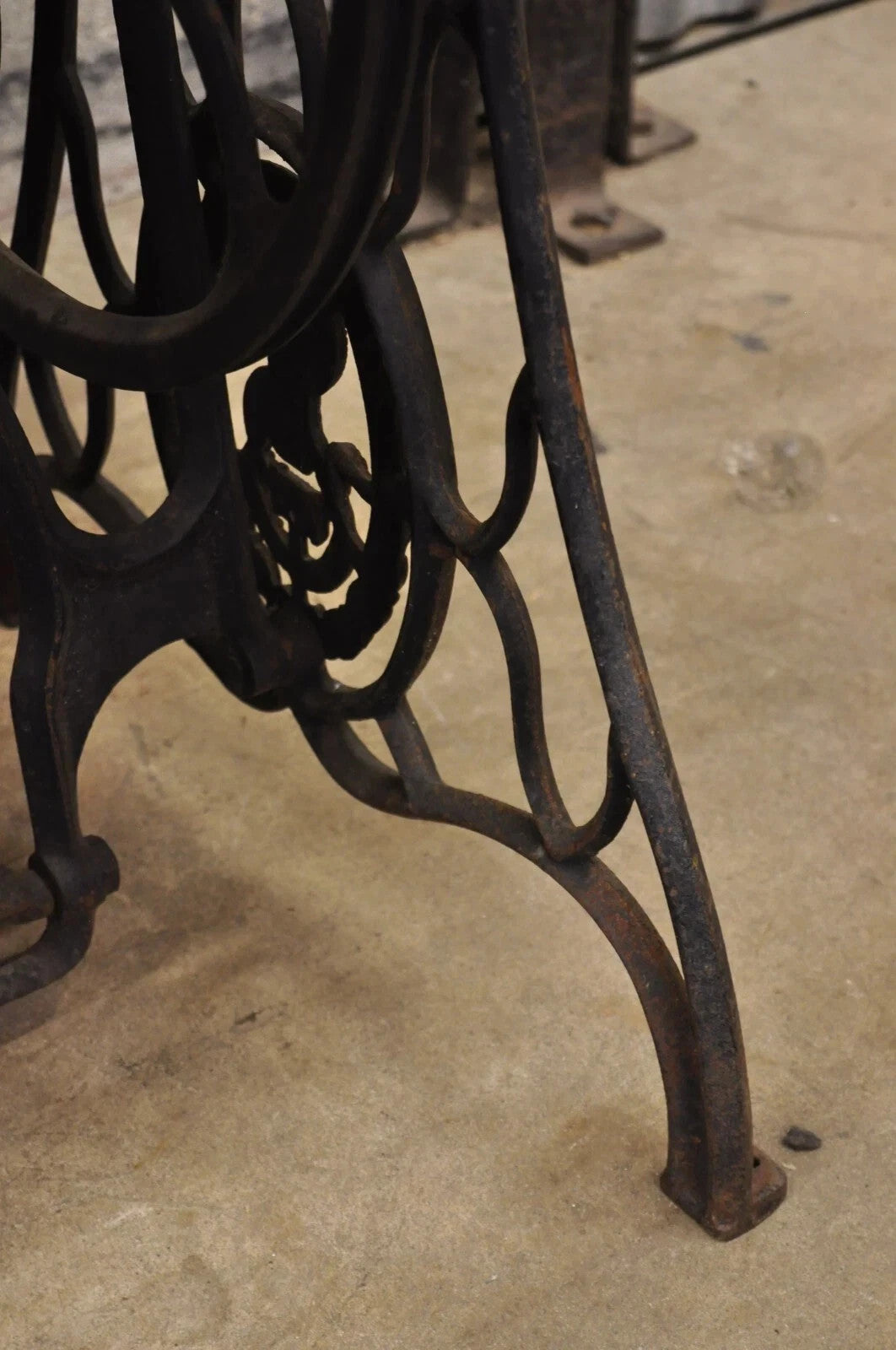 Antique Cast Iron Singer Treadle Sewing Machine Base Oval Marble Console Table