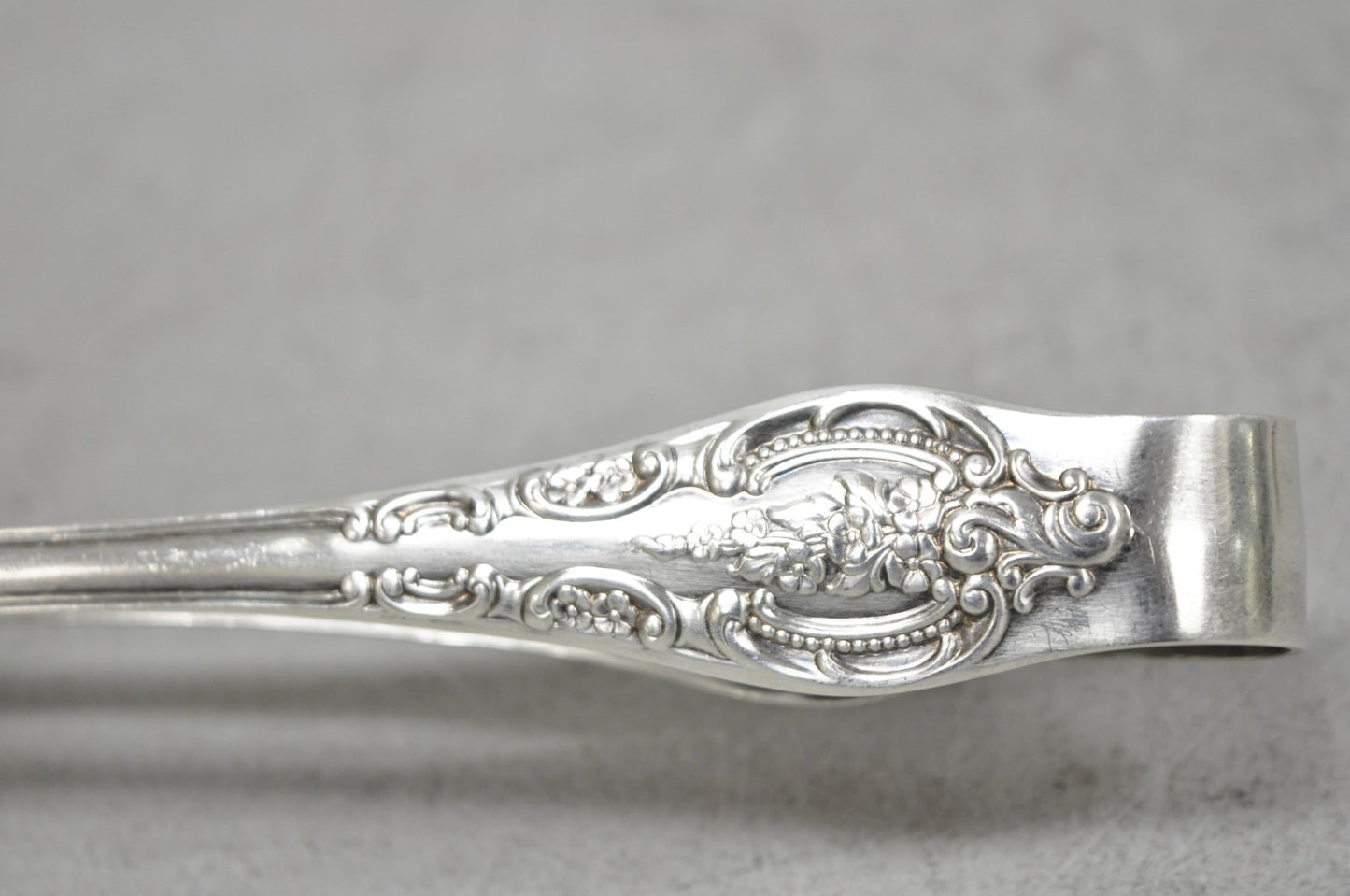 Vintage Wallace Baroque Silver Plated Pastry Sandwich Asparagus Vegetable Tongs