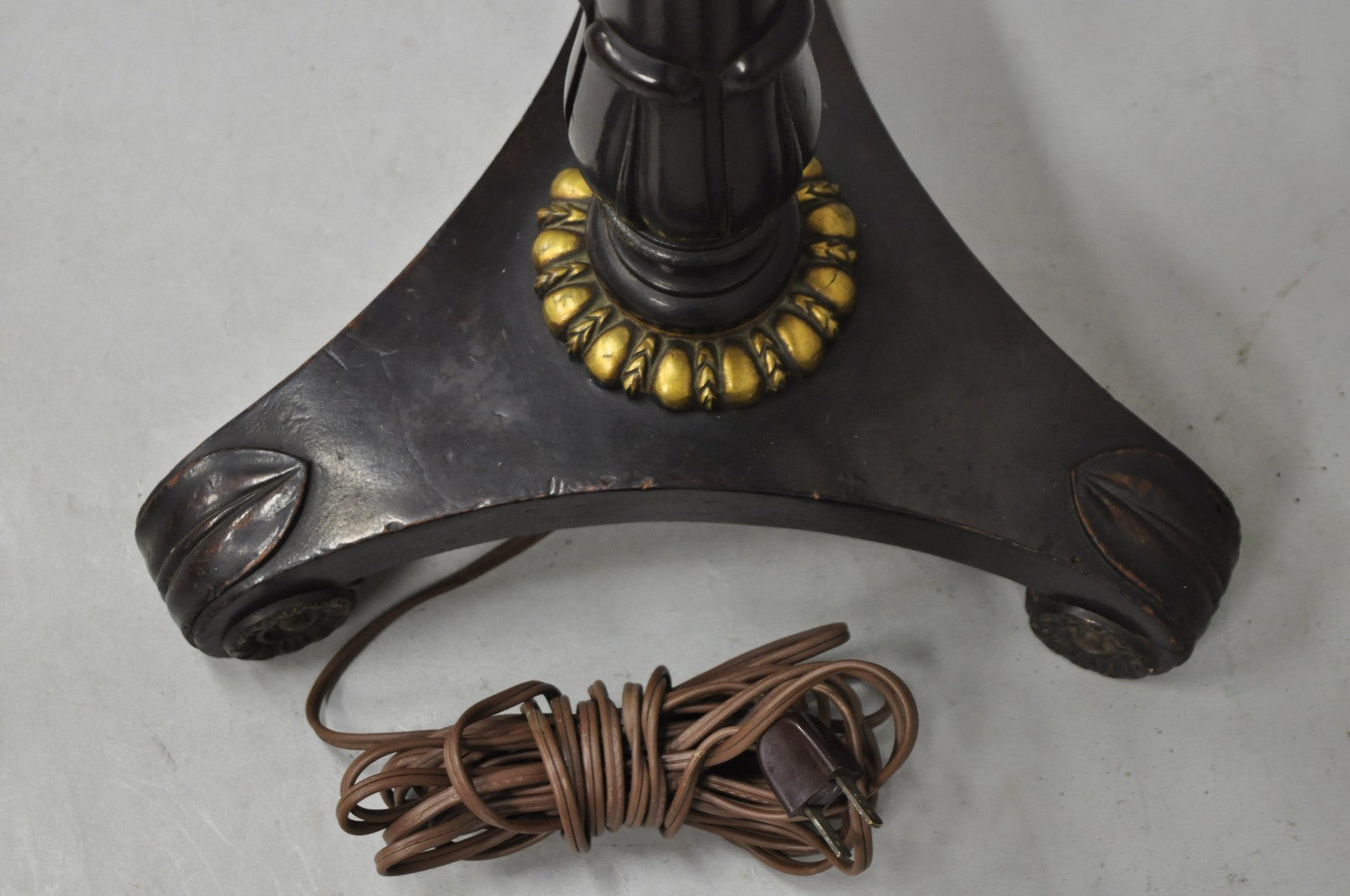 Antique Chinoiserie English Regency Black Lacquer Carved Wood Floor Lamp Table
