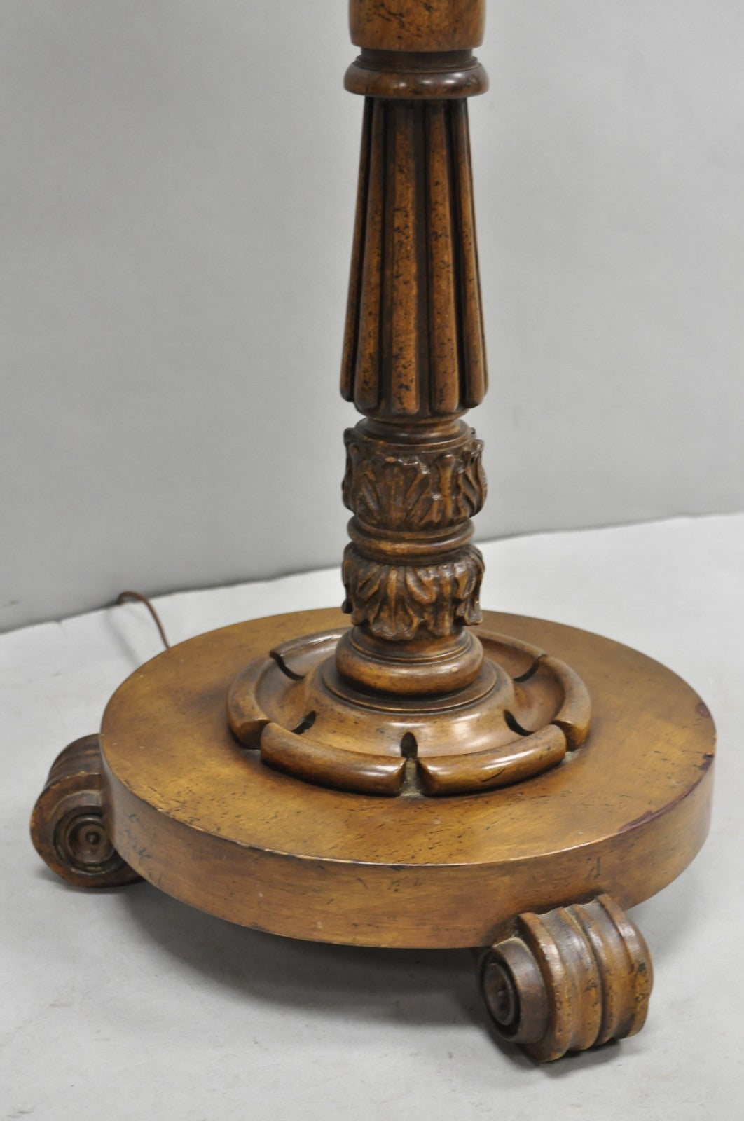 Vintage Chinoiserie English Regency Style Carved Wood Side Table Floor Lamp