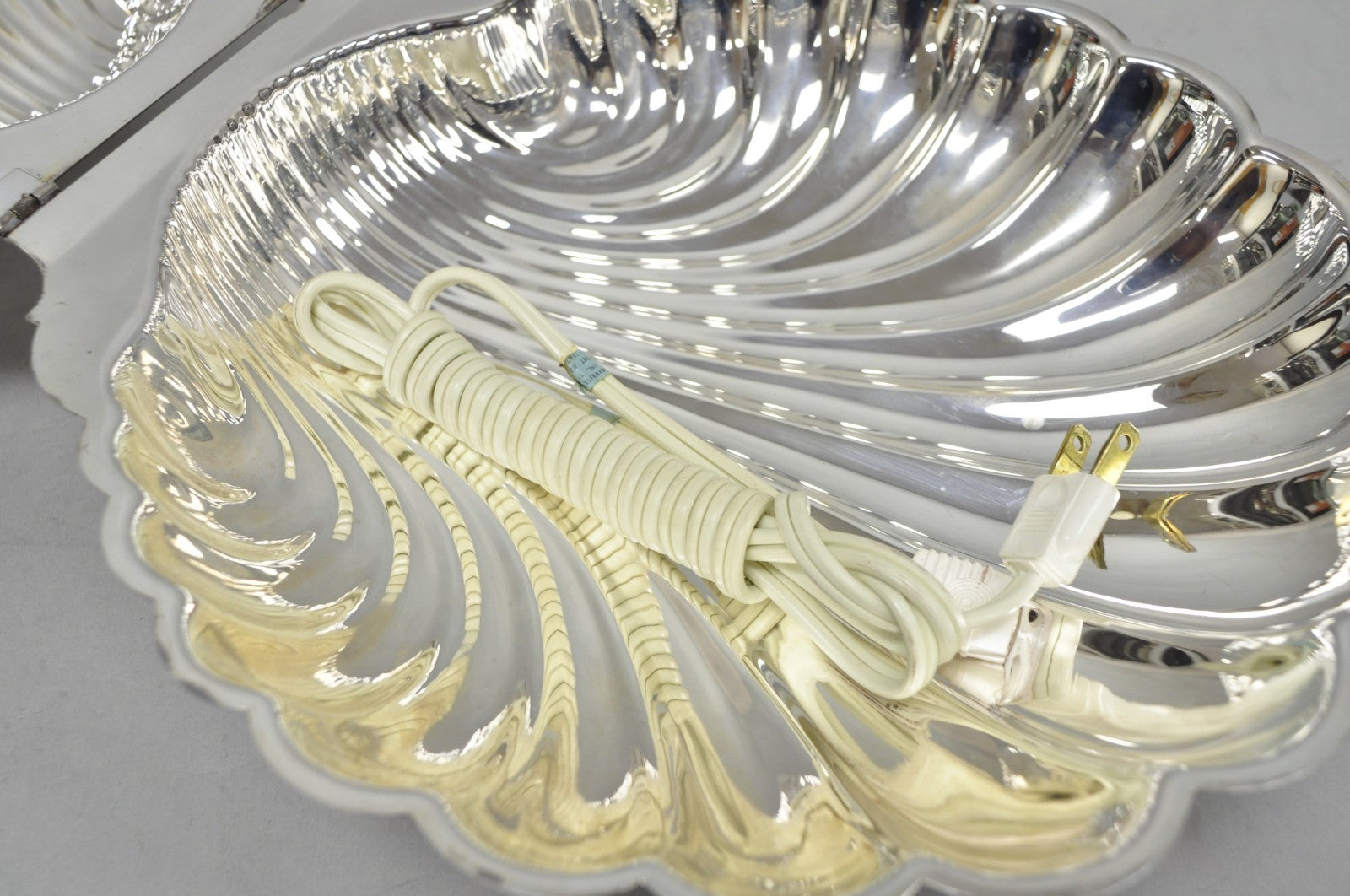 Vintage Eaton Silver Co Regency Silver Plated Clam Shell Warmer w Dolphin Handle