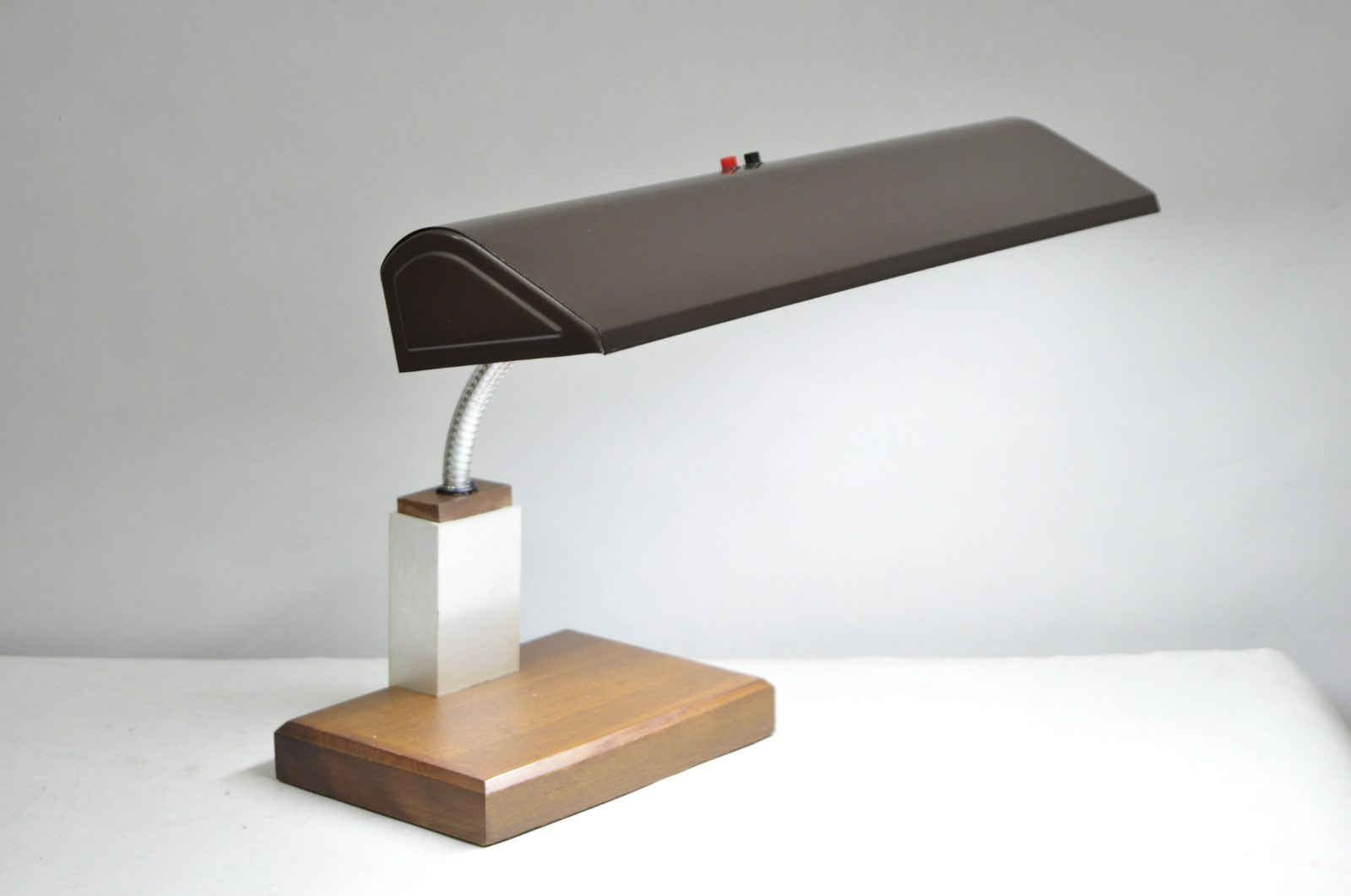 Vintage Mid Century Modern Gooseneck Walnut Base Brown Mad Men Desk Lamp