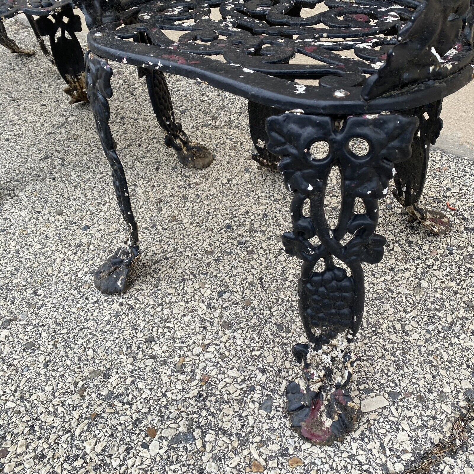 Vintage Victorian Style Cast Iron Grapevine Grape Leaf Garden Patio Set - 3 Pcs