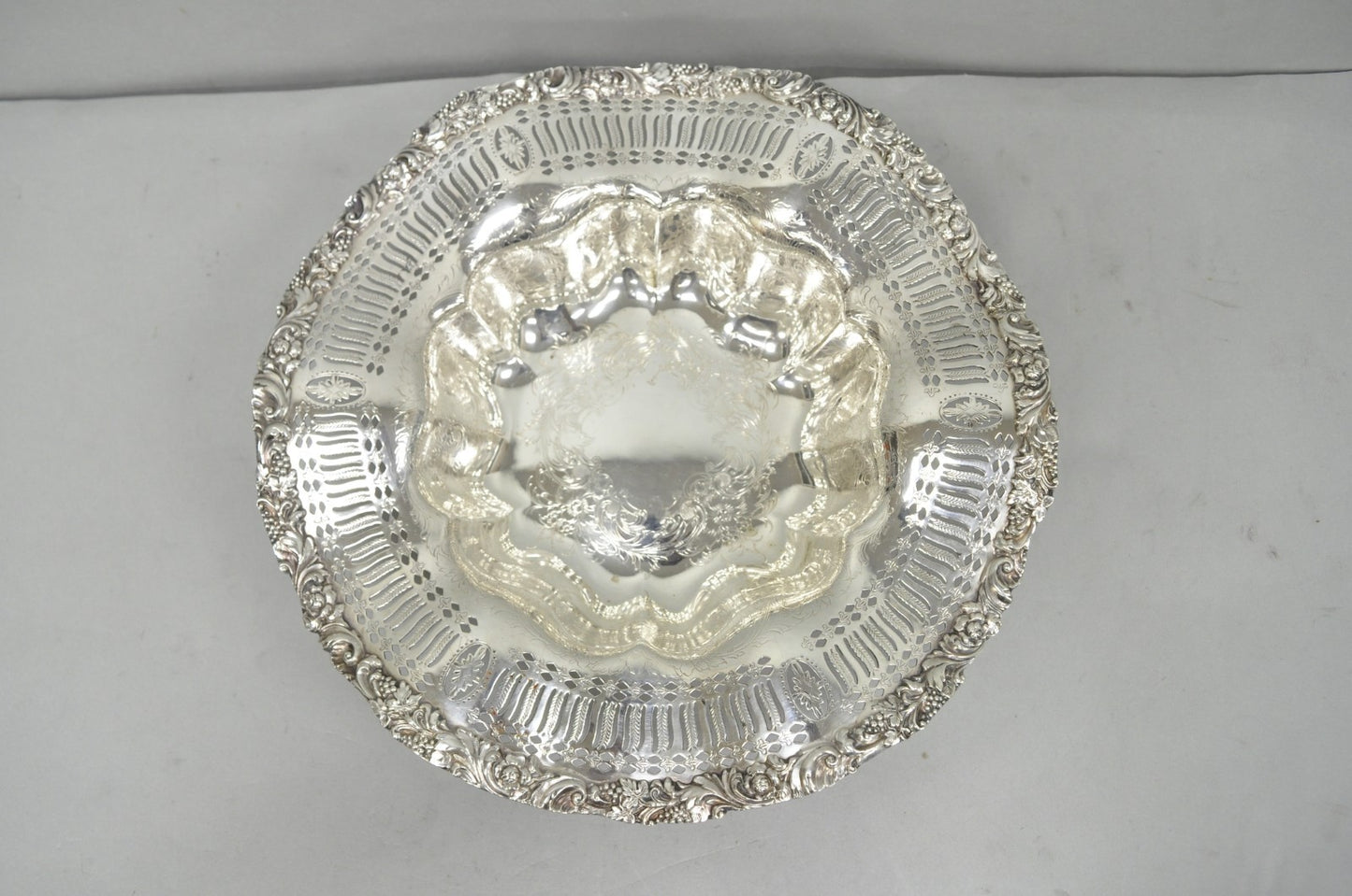 Webster Wilcox 3236C International Silver Plated Scalloped Centerpiece Bowl