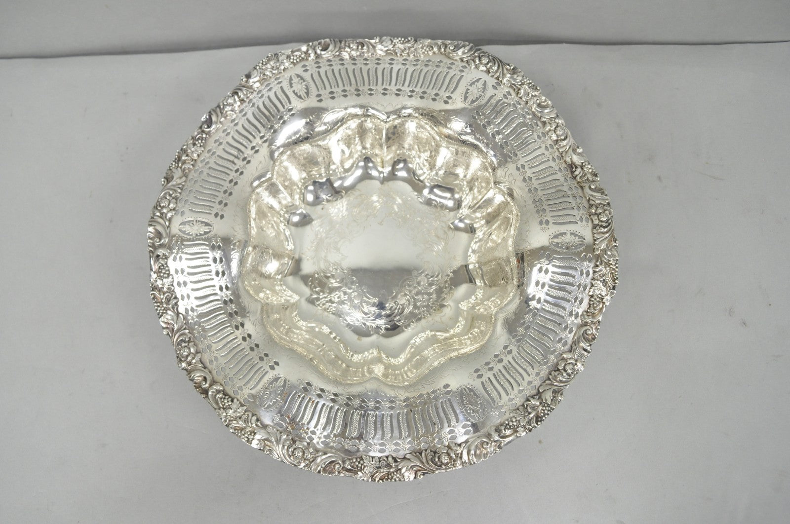 Webster Wilcox 3236C International Silver Plated Scalloped Centerpiece Bowl