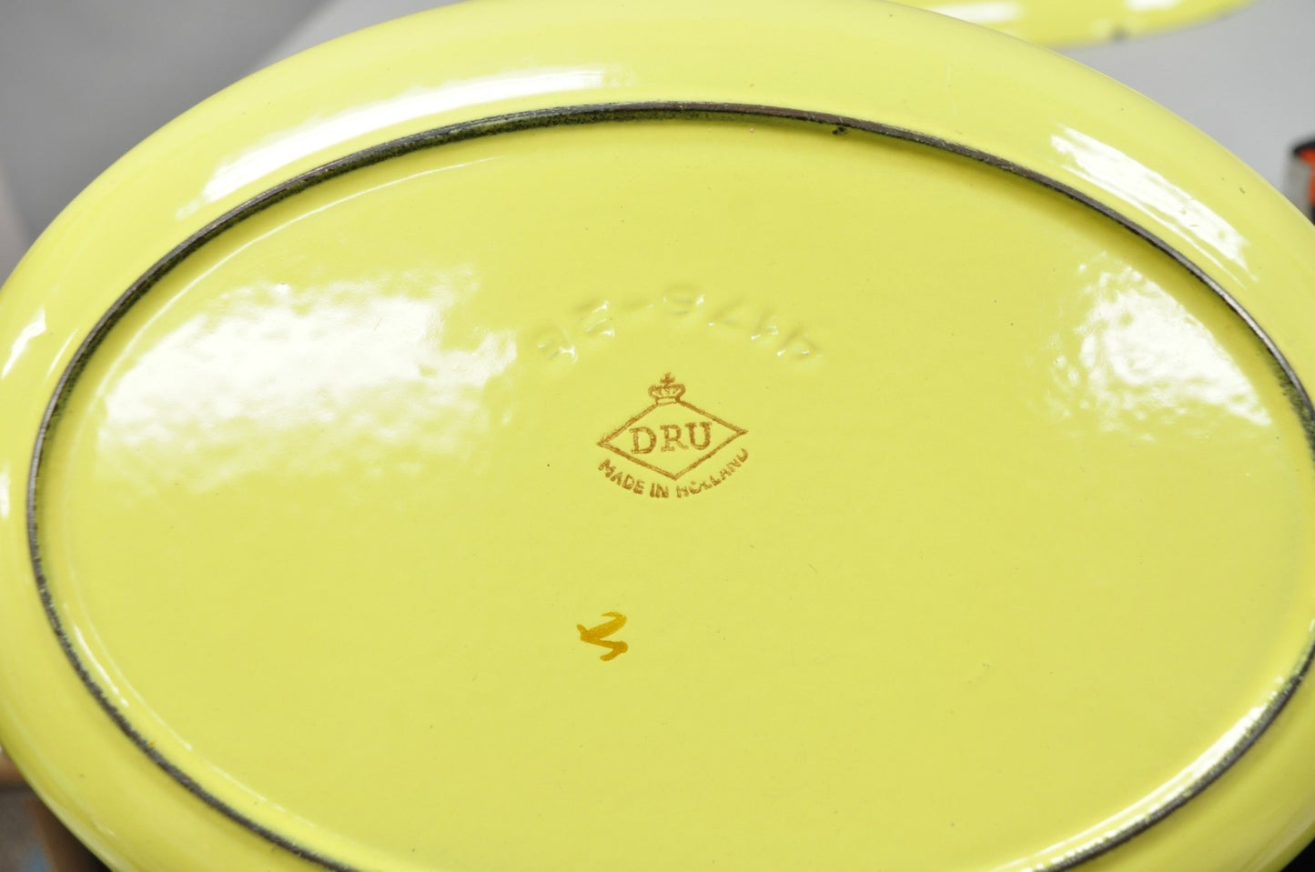 Vintage Dru Holland Yellow Tulip Enameled Cast Iron Dutch Oven Oval Pot