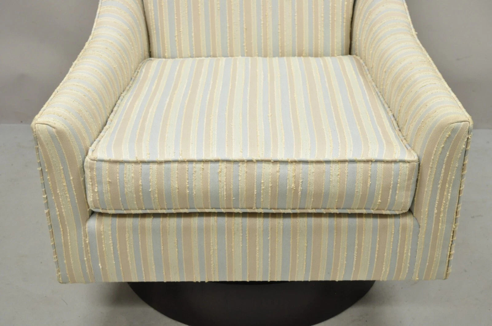 Mid Century Modern Milo Baughman Style Wooden Swivel Base Club Lounge Chair