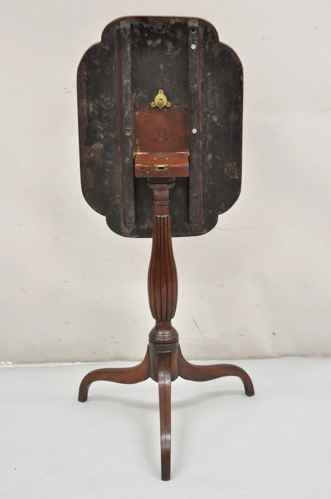Antique American Sheraton Mahogany Tilt Top Side Tea Table Candle Stand