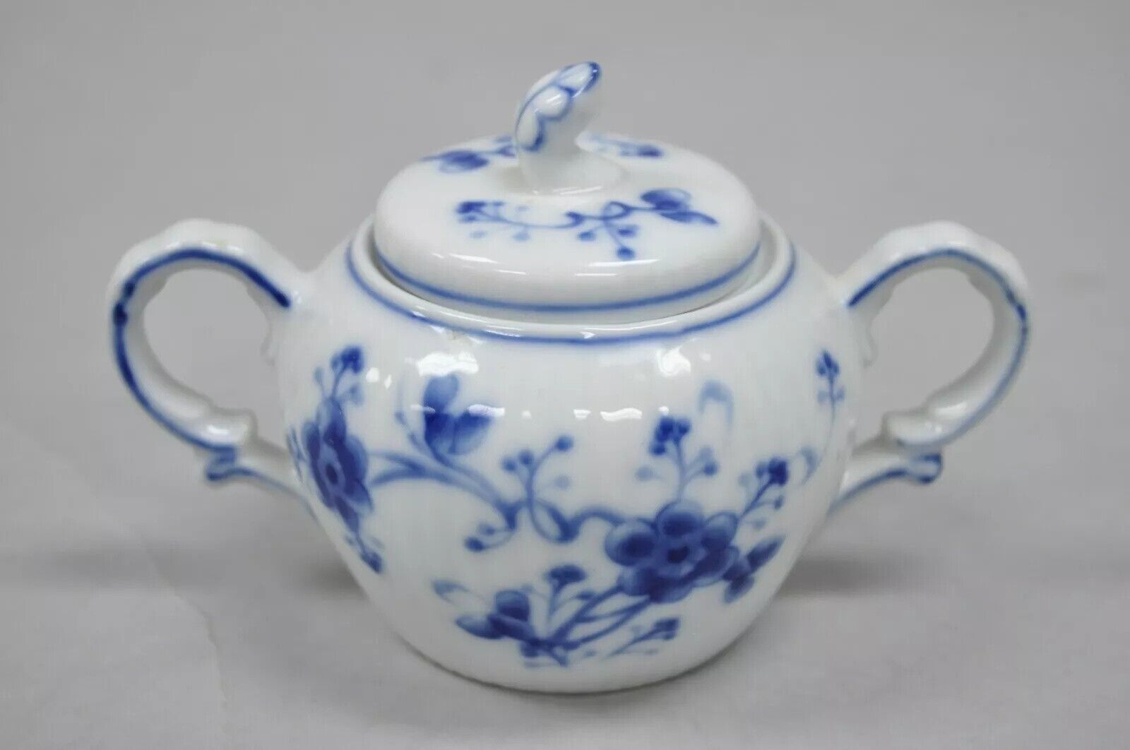 SIGMA Double Handle Lidded Porcelain Sugar Bowl Victoria Blue 7050