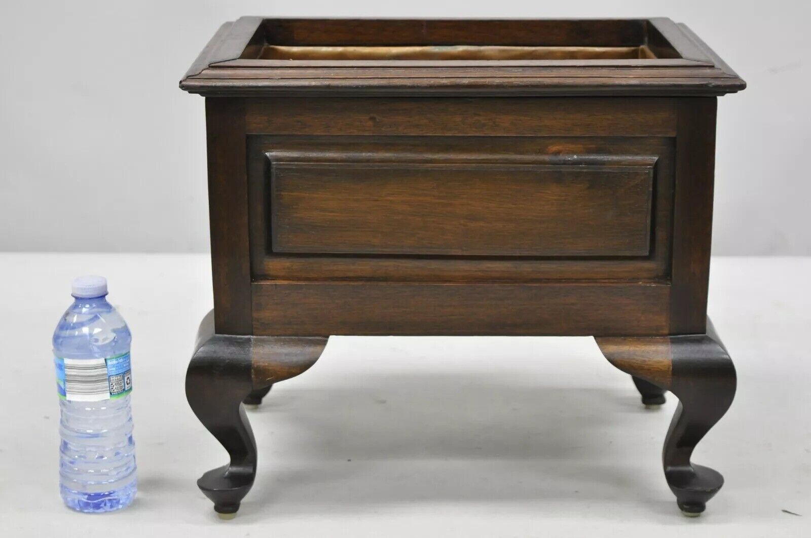 Vintage Mahogany Queen Anne Style Copper Lined Wooden Planter