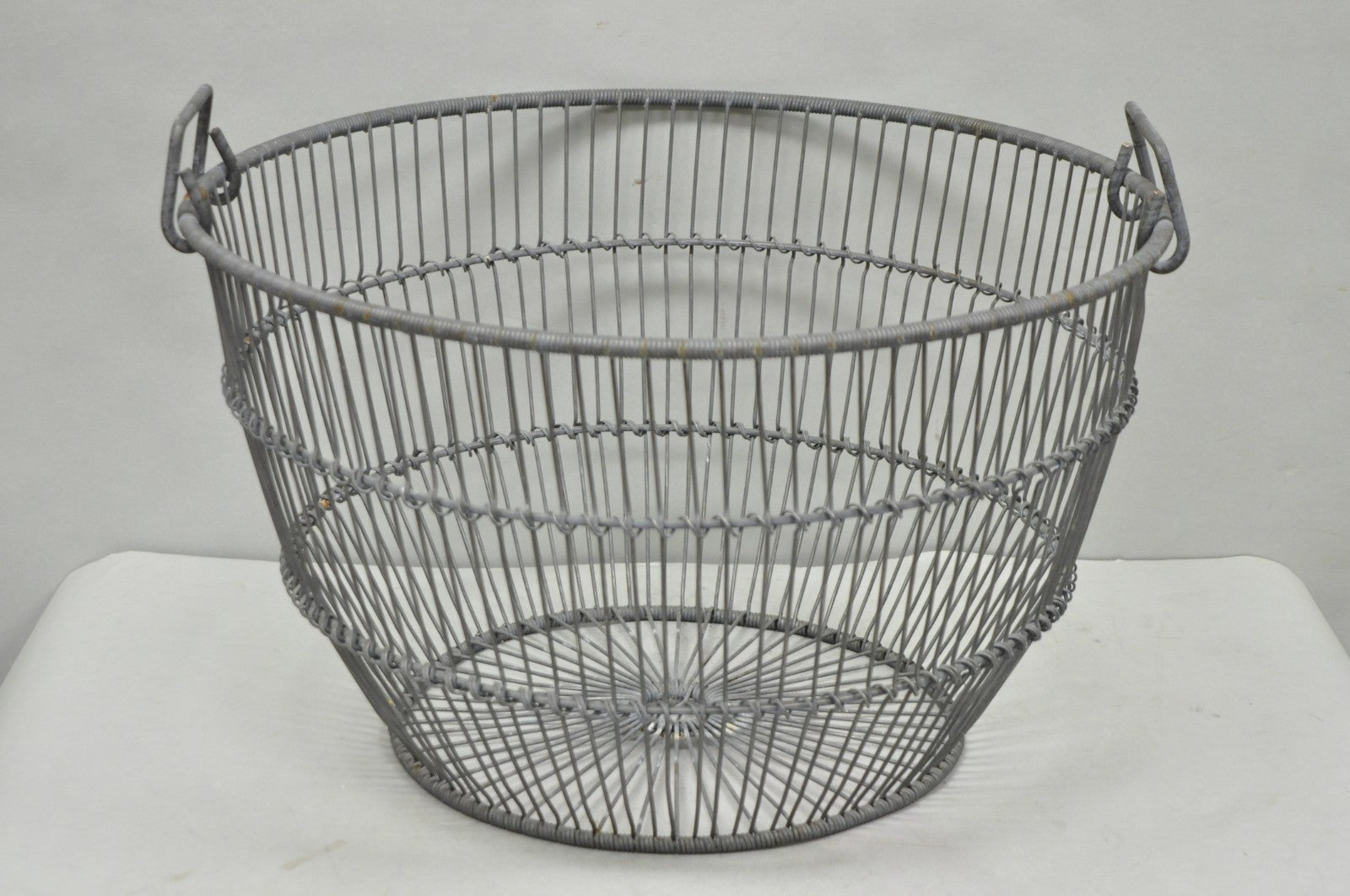 Vintage Industrial Modern Large 24" Metal Wire Oyster Clam Throw Blanket Basket