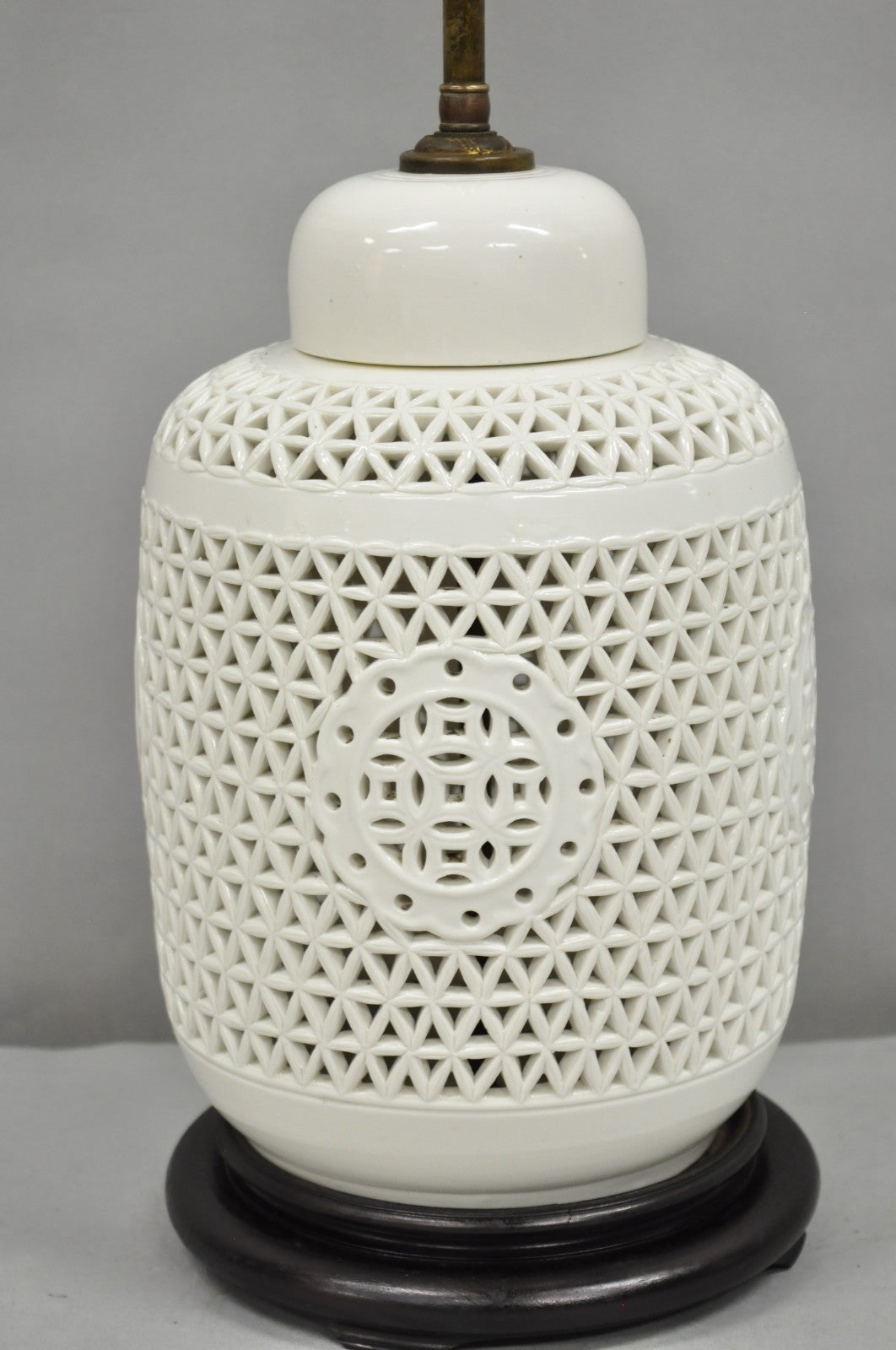 Chinosierie Blanc de Chine White Porcelain Oriental Ginger Jar Table Lamp