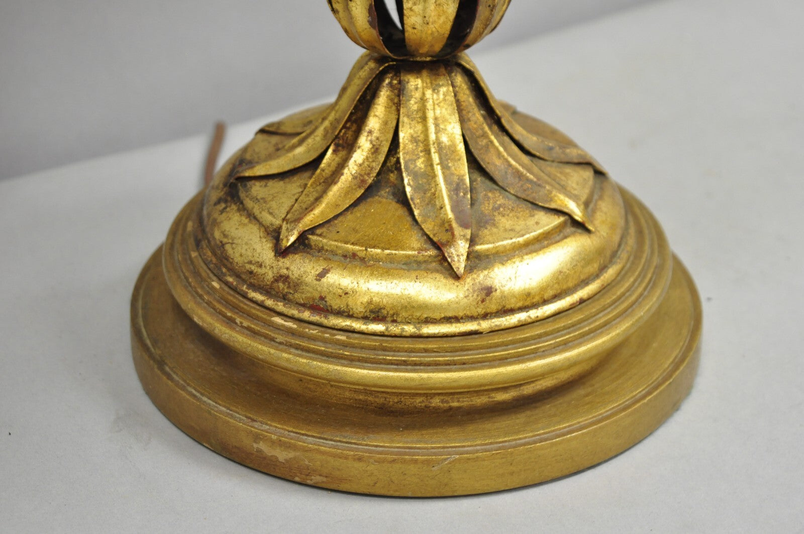 Vintage Italian Hollywood Regency Gold Gilt Iron White Tulip Flower Table Lamp