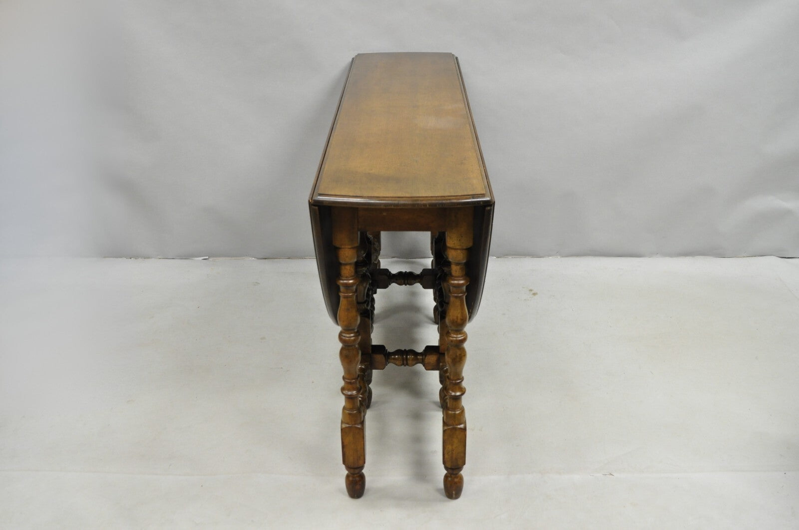 Antique William & Mary Large Round Dropleaf Maple Wood Gate Leg Dining Table